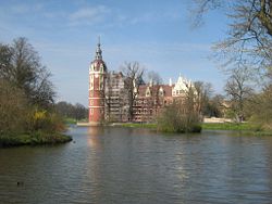 Bad-Muskau-Schloss-05.IV.07-022.jpg